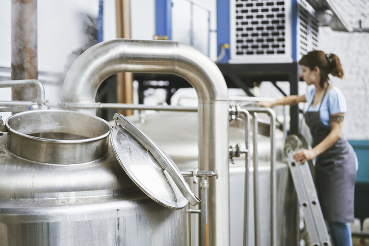 Tanks of differing bottom geometries staged for chemical service. Tanks of differing bottom geometries staged for chemical service.